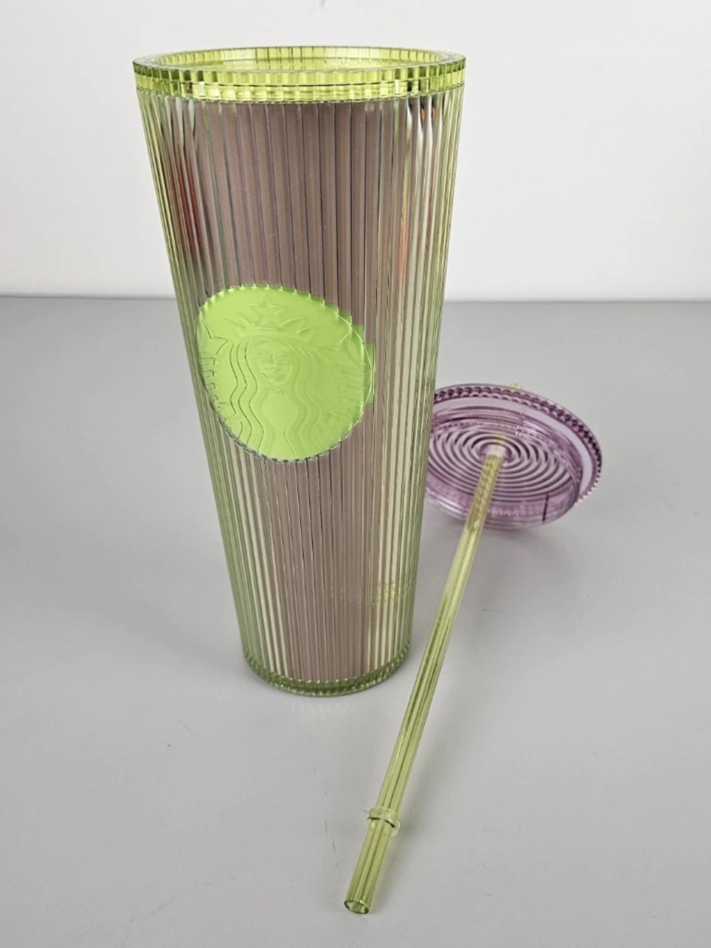 Starbucks 2025 Green Apple Cold Cup Pleated Venti 24 oz Tumbler NWT - Picture 3 of 6